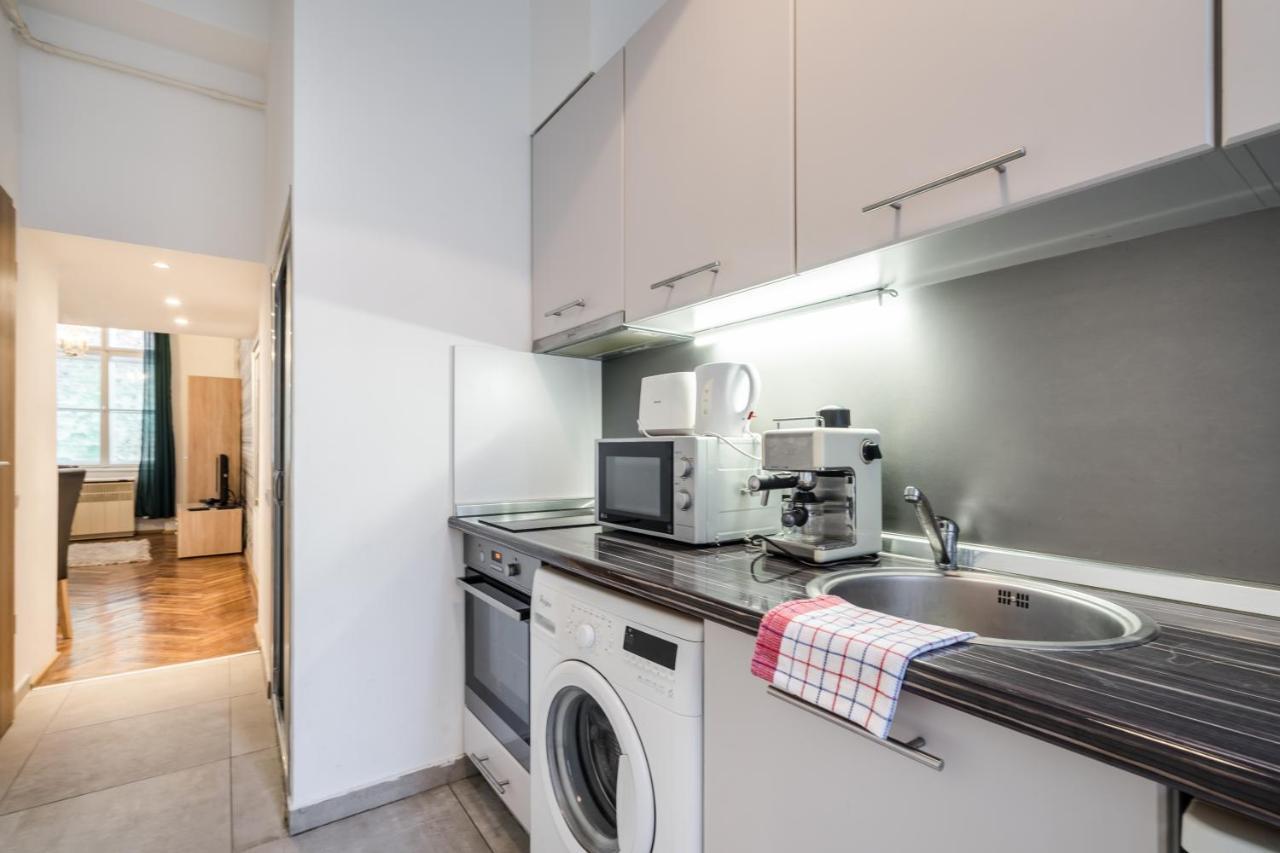 Bpr Robinia Downtown Apartment Boedapest Buitenkant foto